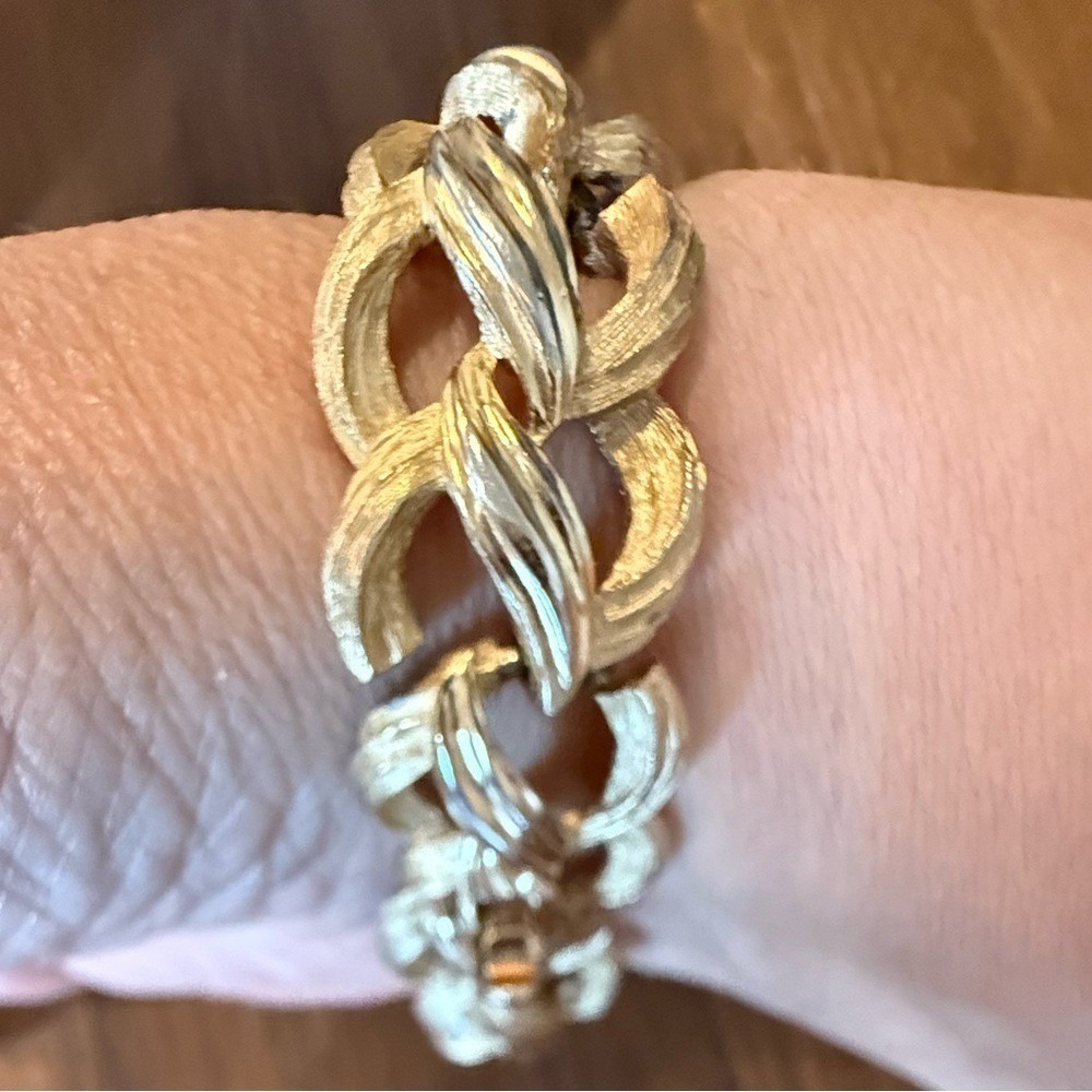 Vintage Crown Trifari  ~7" Estate Jewelry Retro Textured Braid Chain Bracelet
